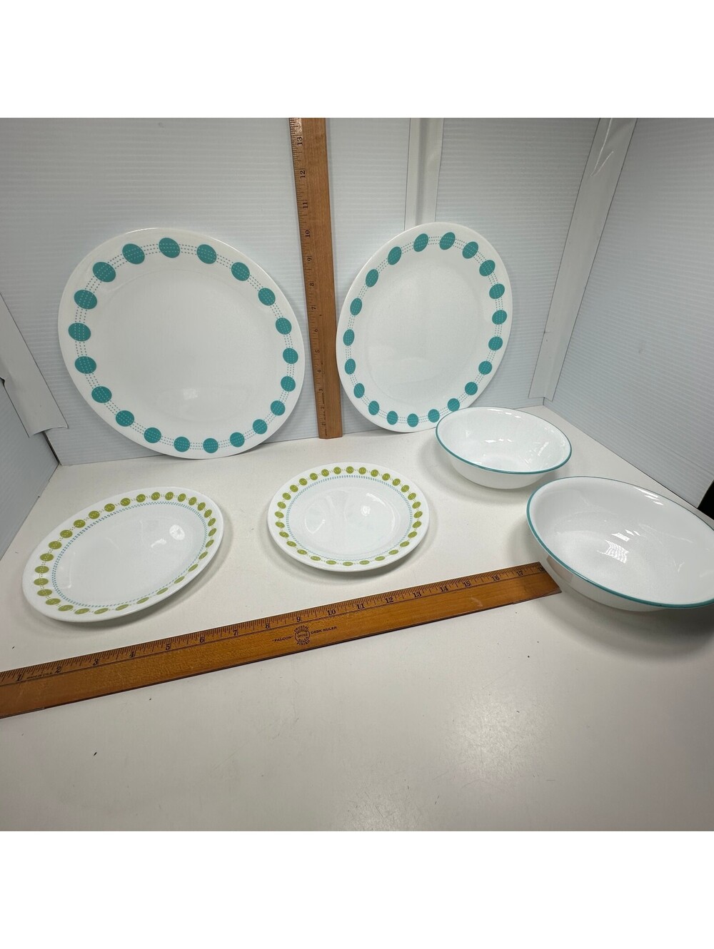Corelle South Beach 2 Dinner 2 Dessert Plates 2 Bowls Lot of 6